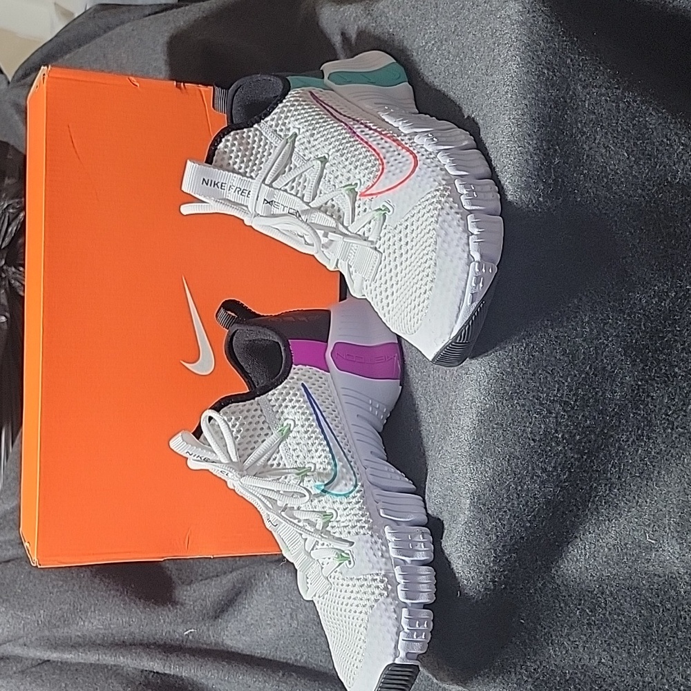 Nike White Athletic Sneakers with Modern Design
